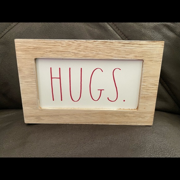 New Rae Dunn Valentine’s Hugs wood sign - Picture 1 of 3
